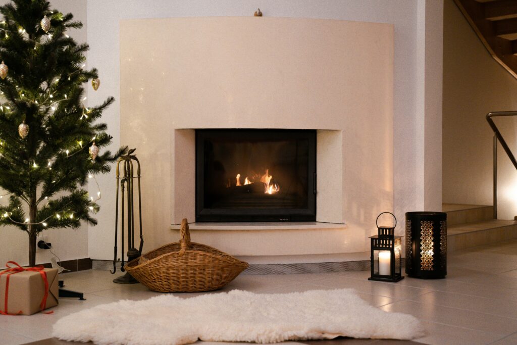 Warm Christmas atmosphere in a living room with a decorated tree and a glowing fireplace.